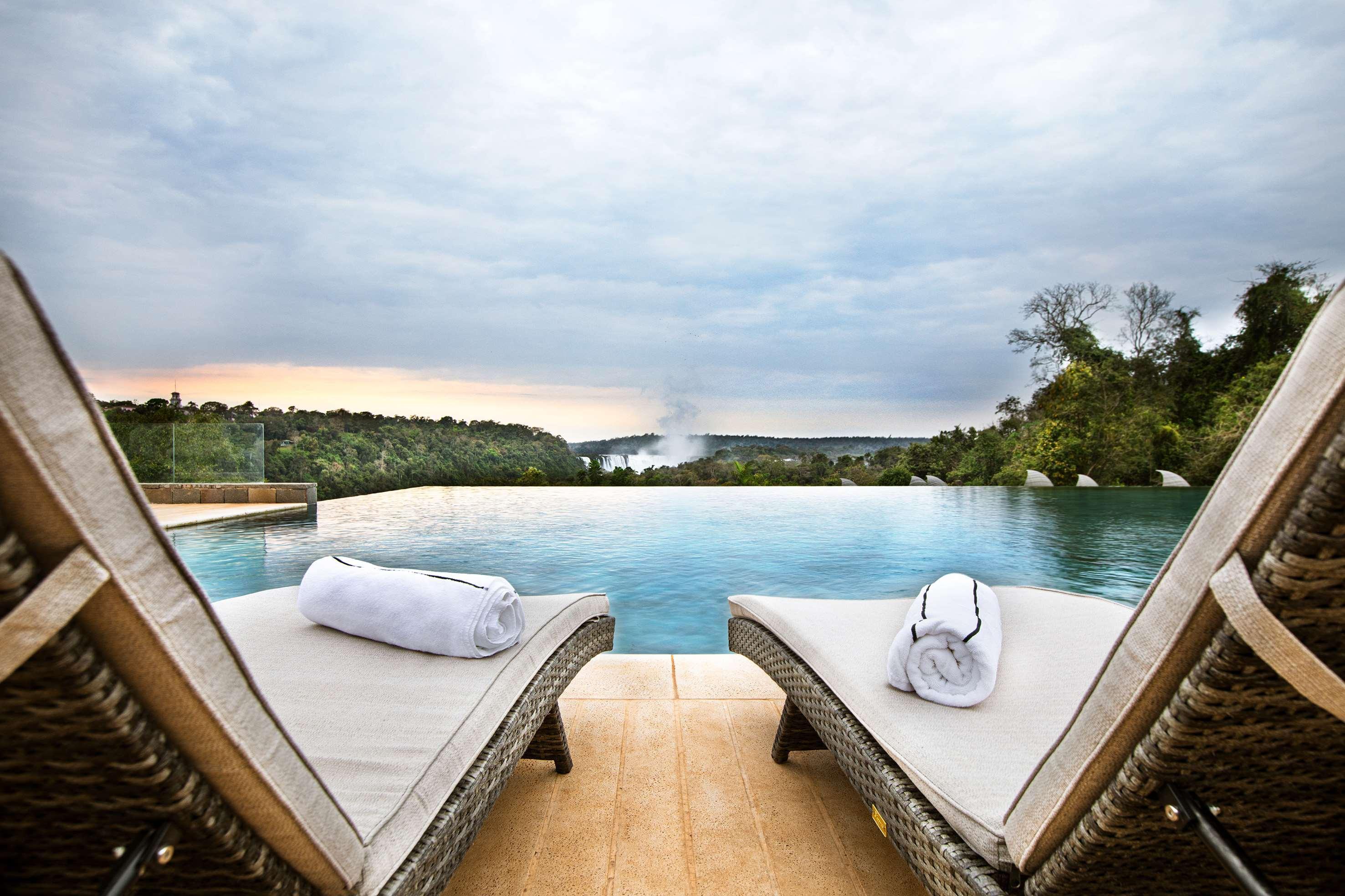 Gran Meliá Iguazú Hotel Puerto Iguazu Bagian luar foto Infinity pool at the Falls Lodge